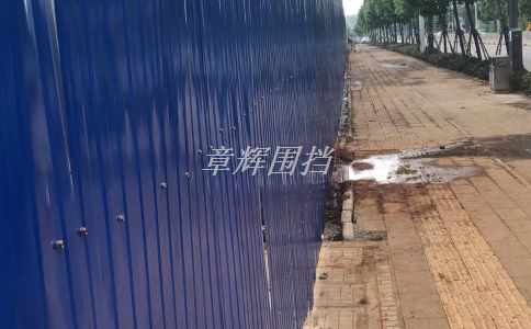 地鐵圍擋與周邊建筑物和道路之間的距離和間隔是否會影響地鐵站的采光和通風？（地鐵圍擋對于地鐵站內部環境的影響）